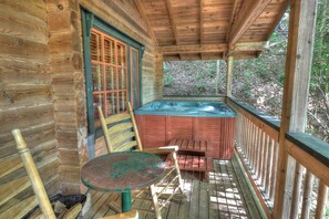 Tina de hidromasaje al aire libre