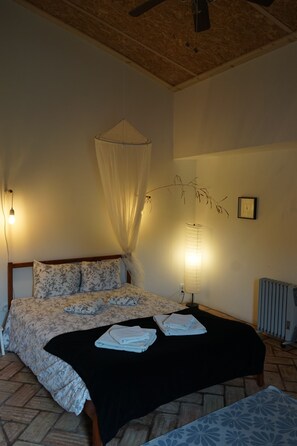 2 bedrooms, iron/ironing board, travel cot, WiFi
