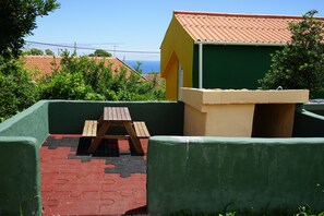 Property grounds - Charming renovated apartment in typical house (lajes das flores)