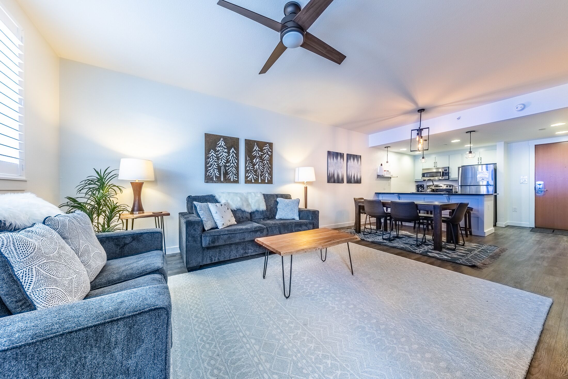 Newly renovated Condo at the Base. Access to shared hot tub & ski-lockers
