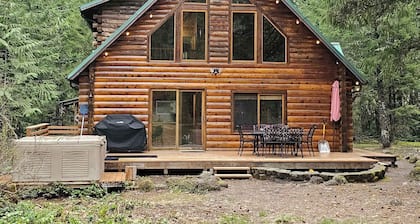Mountain Lodge Retreat • Hot Tub • Wooded 10-Acres