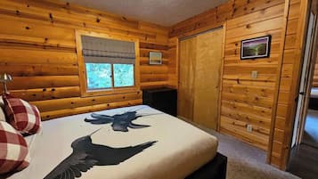 3 bedrooms, iron/ironing board, travel cot, free WiFi