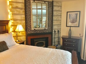 Iron/ironing board, free WiFi, bed sheets - Cozy Studio in Mammoth! Green line to Eagle Lodge right out front! (Mammoth Lakes)