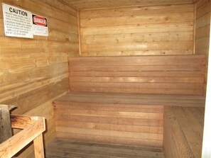 Sauna - Cozy Studio in Mammoth!  Green line to Eagle Lodge right out front! (Mammoth Lakes)