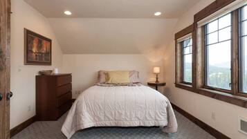 1 slaapkamer, een strijkplank/strijkijzer, reisbedje, gratis wifi