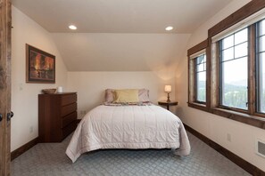 1 bedroom, iron/ironing board, travel cot, free WiFi