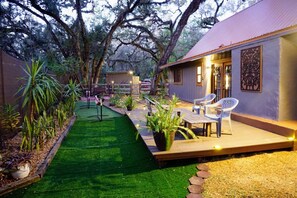 Terrace/patio - Access to secret spring, free canoes, Pet Friendly. Nature Lovers paradise! Discounts applied for stays longer than 7 days and 30 days! (Hernando)