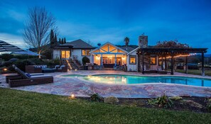 Outdoor pool, a heated pool - Spectacular View Estate 5min Away (Healdsburg)