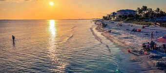 Elegant + Spacious Suite with Gorgeous Gulf Views!