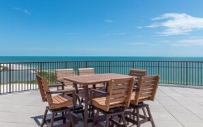 Outdoor dining - Elegant + Spacious Suite with Gorgeous Gulf Views! (Fort Myers Beach)