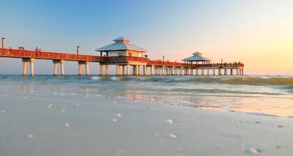 Elegant + Spacious Suite with Gorgeous Gulf Views!