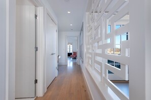 Interior - Stunning Surfside 6 bedroom Estate With Pool and Cabana (Nantucket)