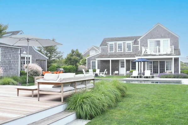 Terrace/patio - Stunning Surfside 6 bedroom Estate With Pool and Cabana (Nantucket)