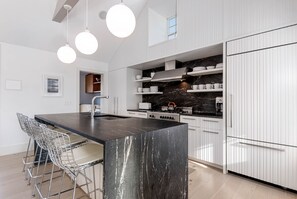 Private kitchen - Stunning Surfside 6 bedroom Estate With Pool and Cabana (Nantucket)