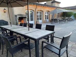 Outdoor dining - Stunning Villa in the Heart of Sonoma County (Santa Rosa)
