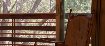 Secluded, Romantic Getaway. Perfect for Families Too!