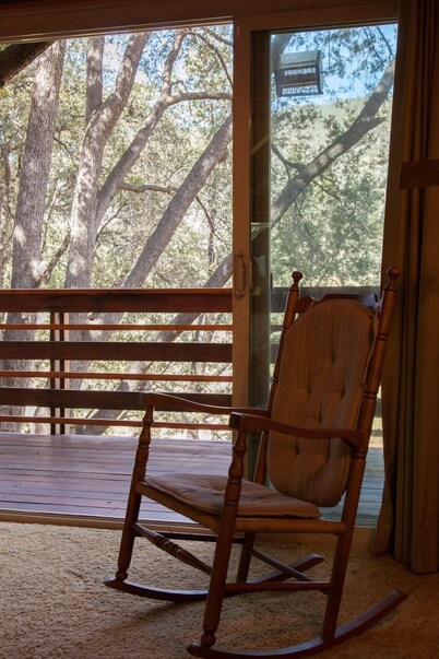 Secluded, Romantic Getaway. Perfect for Families Too!