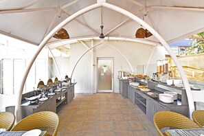 Breakfast buffet - Meritas Countryside Resort - Lonavala (Mawal)