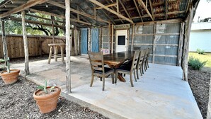 Terrace/patio - Blanco County Inn (Blanco)