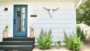Interior entrance - Blanco County Inn (Blanco)