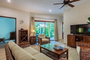 Villa | Living room | TV, DVD player