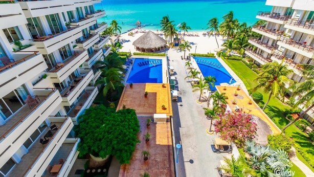 Property grounds - Beautiful Ground Floor Two Bedroom Suite at Ixchel (Isla Mujeres)