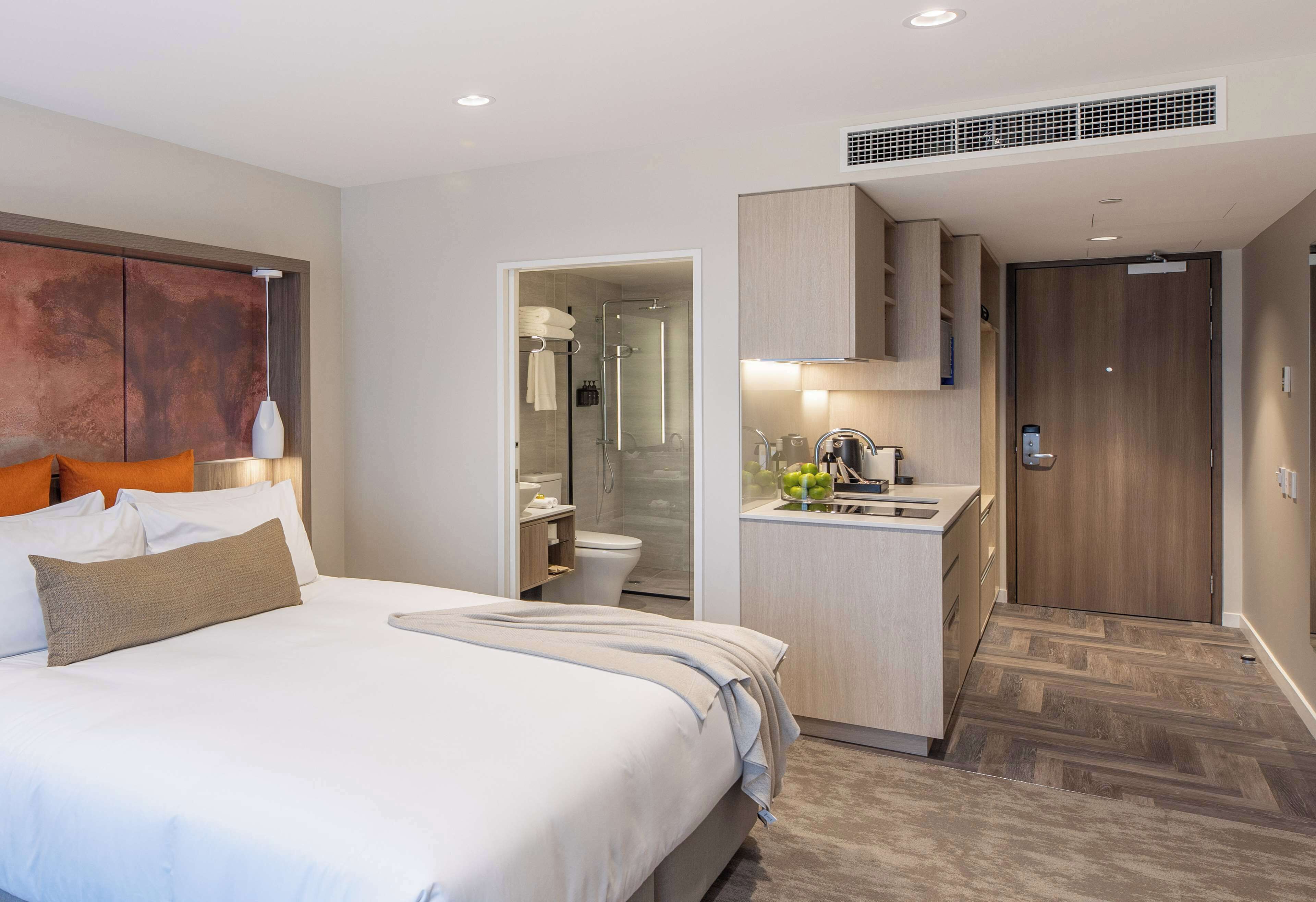 accessible king | 1 bedroom, egyptian cotton sheets, premium bedding, in-room safe