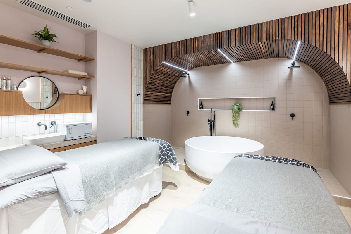 couples treatment room(s), body treatments, body scrubs, facials