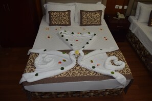 Kamar Twin Comfort | Brankas, tirai kedap cahaya, Wi-Fi gratis, dan seprai linen