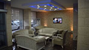 Coin salon dans le hall