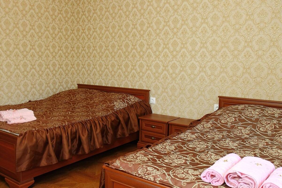 Habitación superior con 2 camas individuales, varias camas, no fumadores | Escritorio, cortinas opacas, sistema de insonorización y wifi gratis