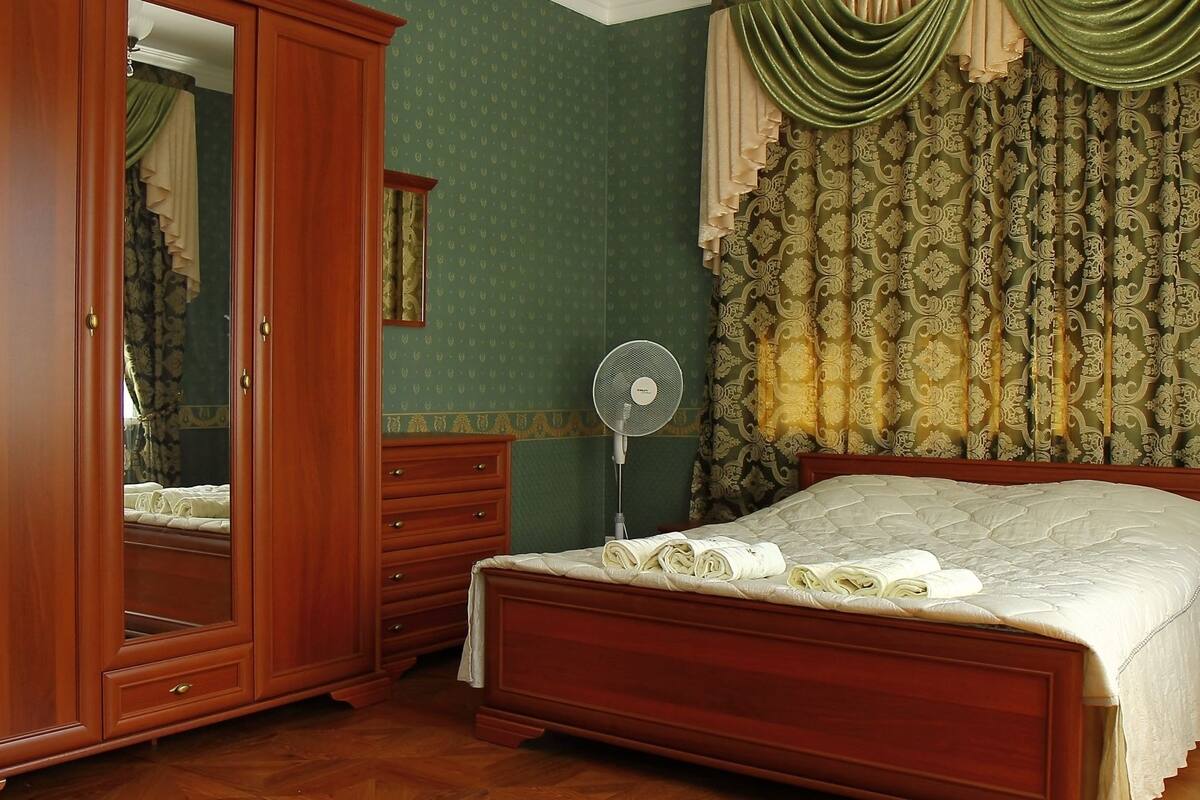 Habitación Business doble, 1 cama de matrimonio, no fumadores | Escritorio, cortinas opacas, sistema de insonorización y wifi gratis
