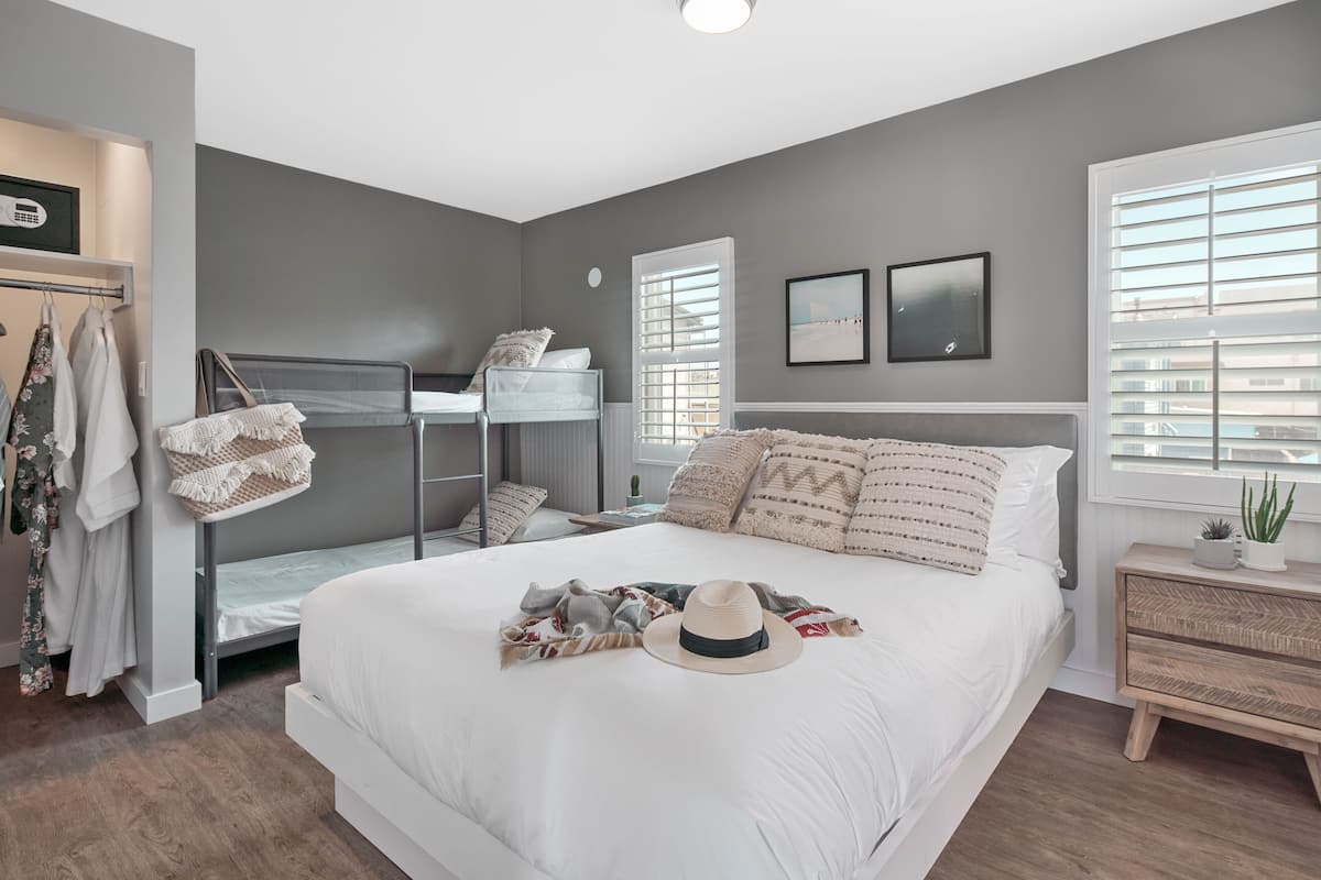 1 bedroom, premium bedding, down comforters, minibar