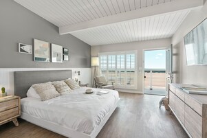 Room, 1 King Bed, Ocean View | Premium bedding, down comforters, minibar, in-room safe