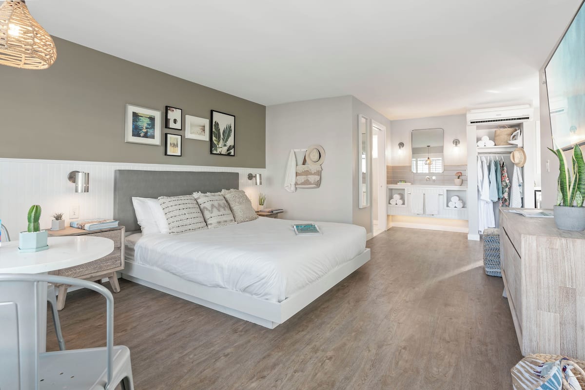 1 quarto, roupas de cama premium, edredons de pluma, frigobar
