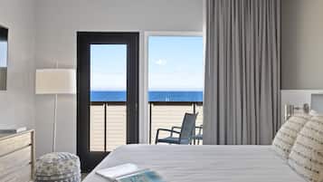 Suite panorámica, 1 cama King size y sofá cama, balcón, vista al océano | 1 habitación, ropa de cama de alta calidad, edredón y minibar