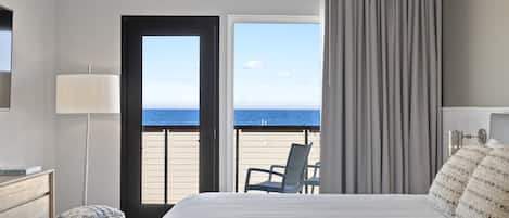 Suite panoramica, 1 letto king con divano letto, balcone, vista oceano | Biancheria da letto di alta qualità, copriletto in piuma, minibar