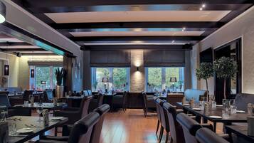 Breakfast, lunch and dinner served