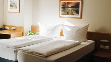 Kahden hengen huone | Työpöytä, pimennysverhot, äänieristys, vauvansängyt