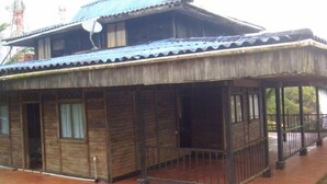 Unclassified image, 3 of 10, button - Bauers House (Buenaventura)