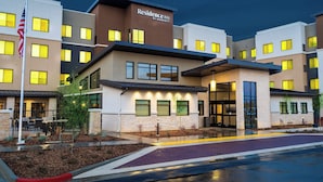 A modern multi-story hotel with a flat roof, large windows, and a well-lit entrance. - Residence Inn by Marriott Rocklin Roseville (Roseville)