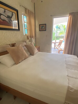 Family Room, Non Smoking, Pool View