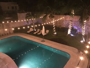 Outdoor pool, sun loungers - YurInn (Cancun)