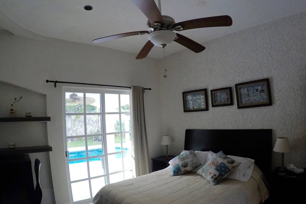 Cortinas blackout, tabla de planchar con plancha y wifi gratis 