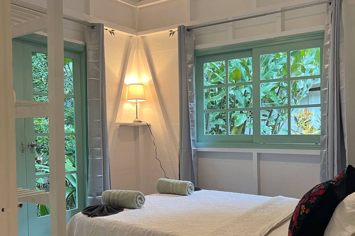 Bungalow estándar, 2 camas matrimoniales, vista al jardín | 2 habitaciones y sábanas de algodón egipcio