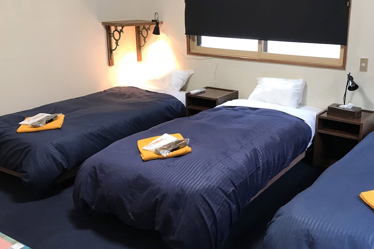 Triple Room, Non Smoking, Private Bathroom (Type C) | Langsir/tirai gelap terus, Wi-fi percuma, cadar katil