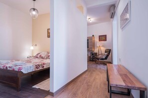 Iron/ironing board, free WiFi, bed sheets