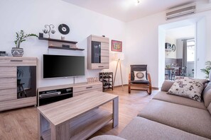 Smart-TV, Netflix, Streaming-Dienste, Stereoanlage