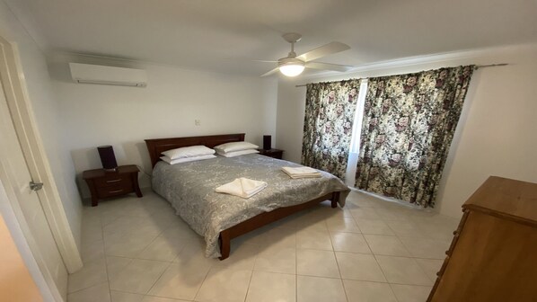 3 bedrooms, bed sheets