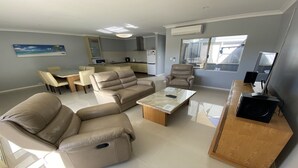 Unclassified image, 3 of 15, button - Welcome to Unit 36 Seafront Estate, within a stunning complex located right in the heart of Jurien B (Jurien Bay)